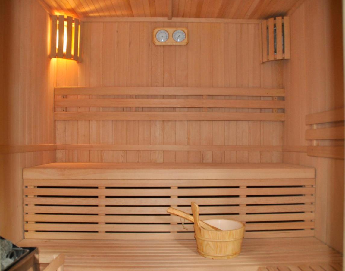 Huis Nummer 7 Met Sauna En 3 Slaapkamers Leeuwarden Bagian luar foto